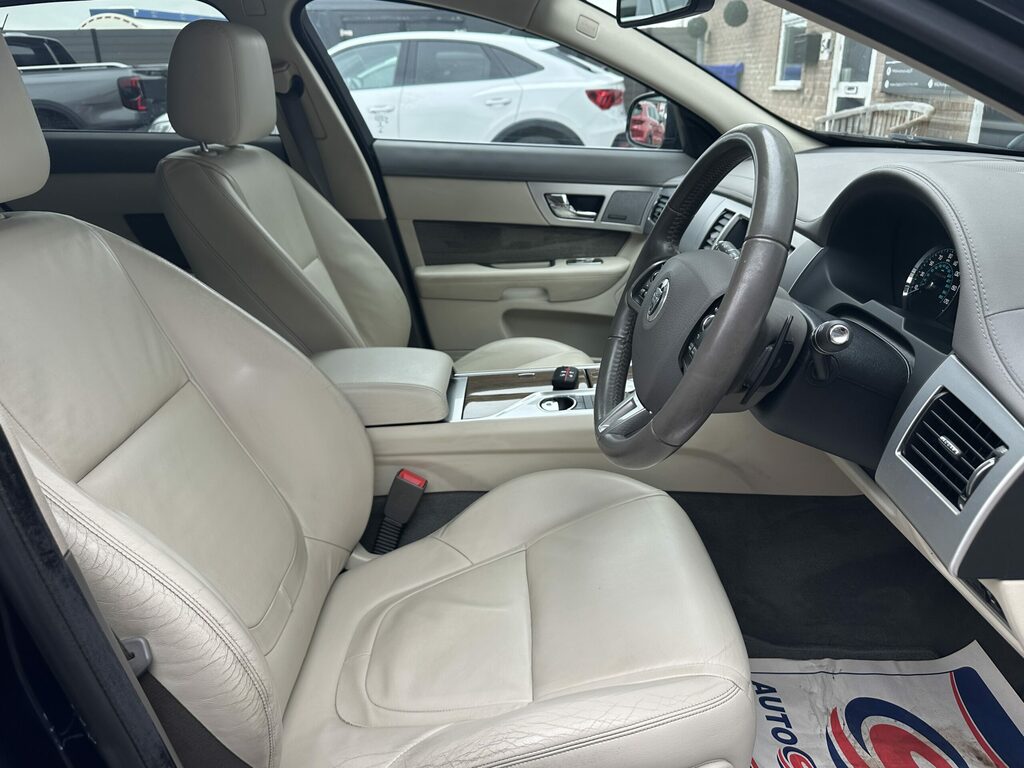 Jaguar XF D Sport Sportbrake Black #19