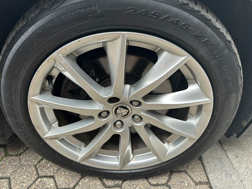 Jaguar XF D Sport Sportbrake Black #32