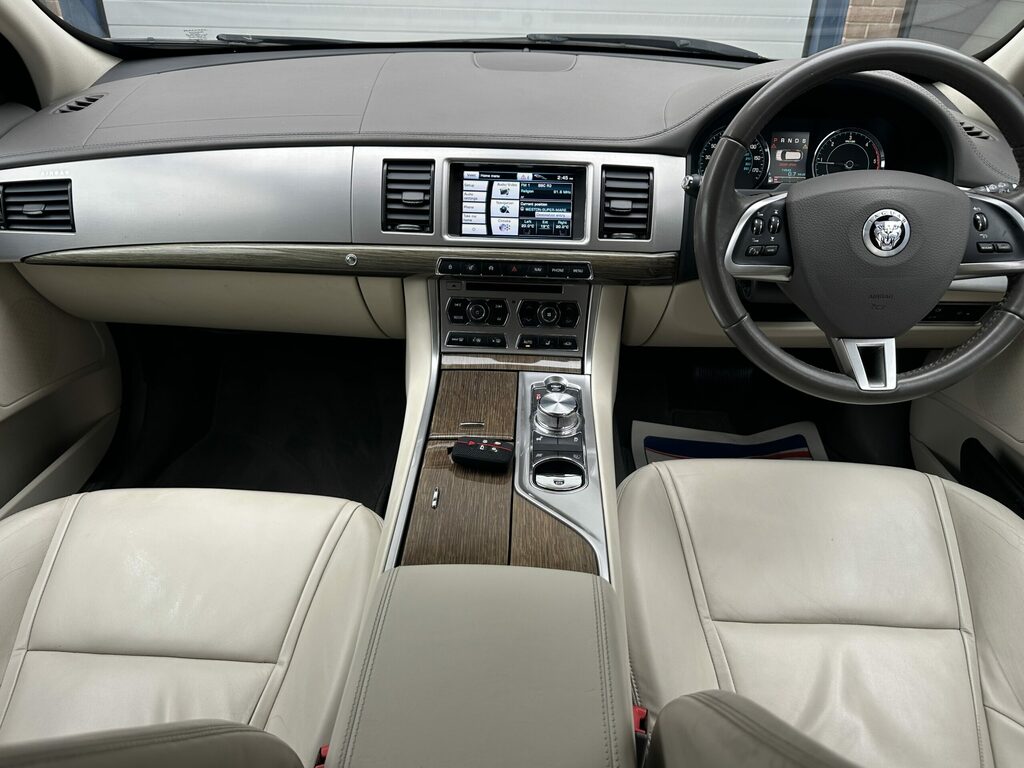Jaguar XF D Sport Sportbrake Black #17