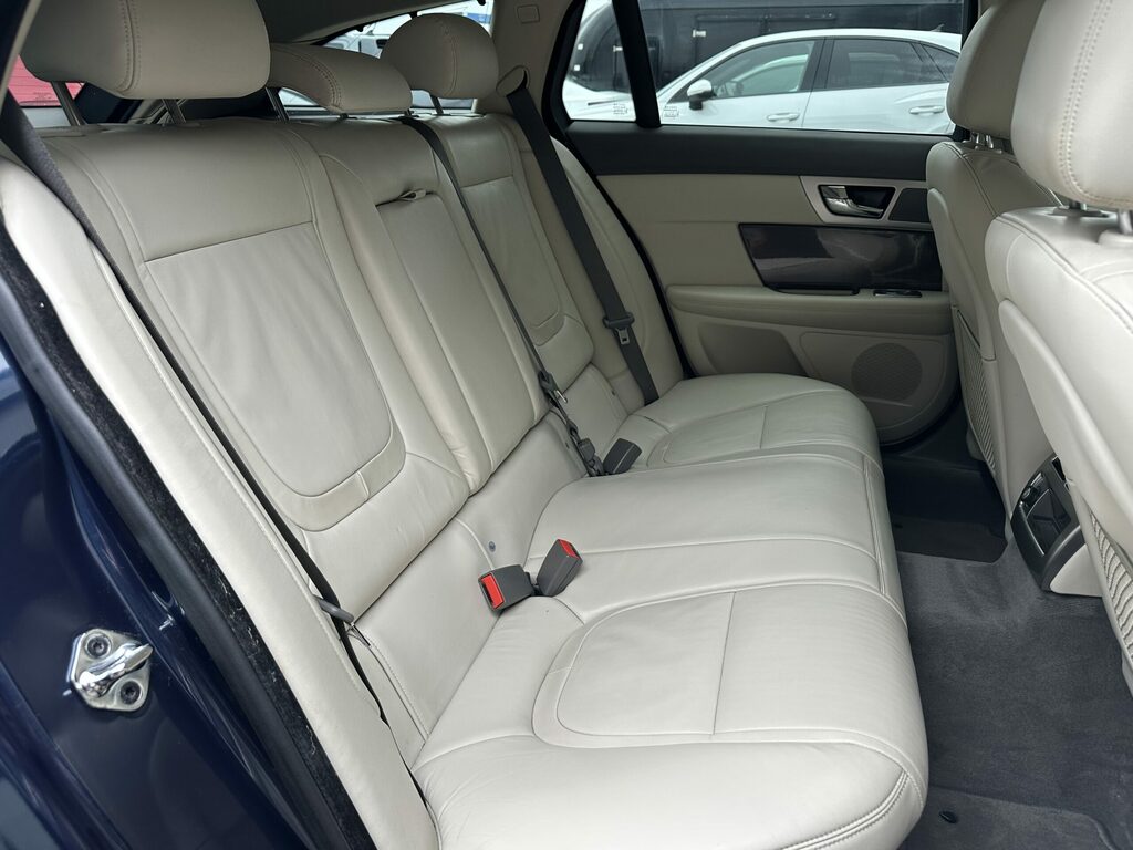 Jaguar XF D Sport Sportbrake Black #20