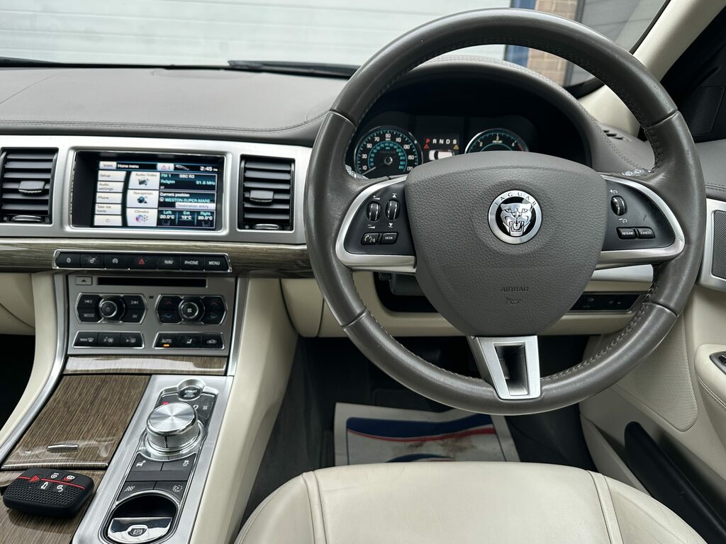 Jaguar XF D Sport Sportbrake Black #22