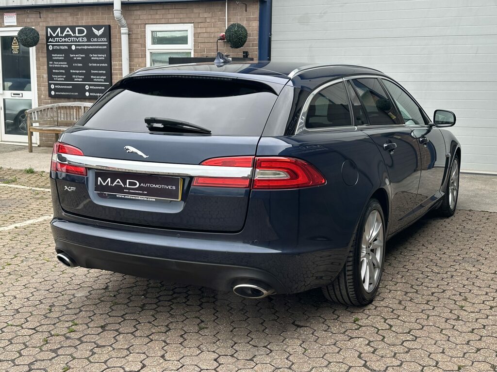Jaguar XF D Sport Sportbrake Black #8