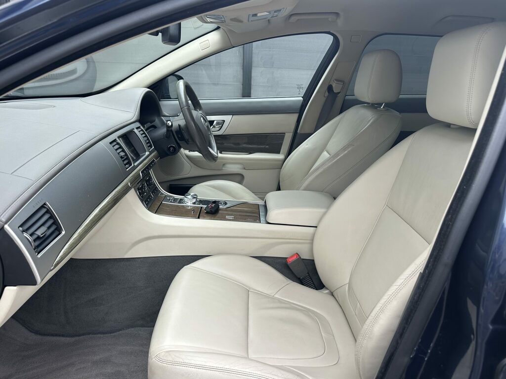 Jaguar XF D Sport Sportbrake Black #23