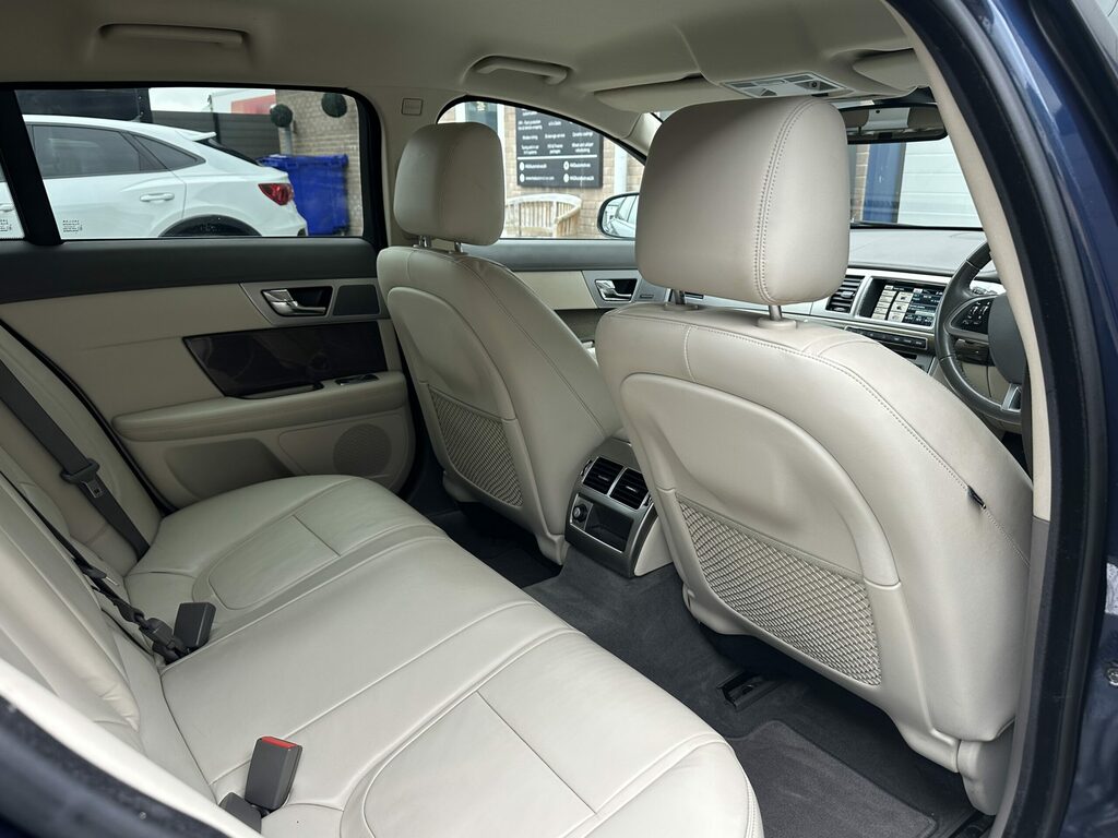Jaguar XF D Sport Sportbrake Black #21