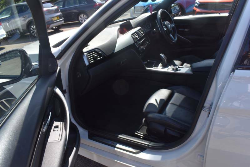 BMW 3 Series 2.0 320I M Sport Shadow Edition Touring Euro HX68PYB White #3