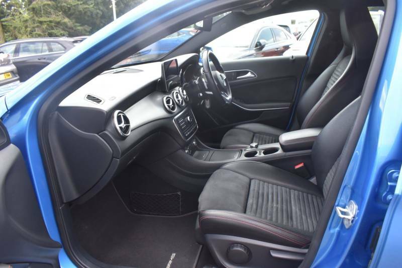Mercedes-Benz GLA Class 2.1 Gla220d Amg Line Executive 7G-dct 4Matic Eur LR67VCL Blue #3