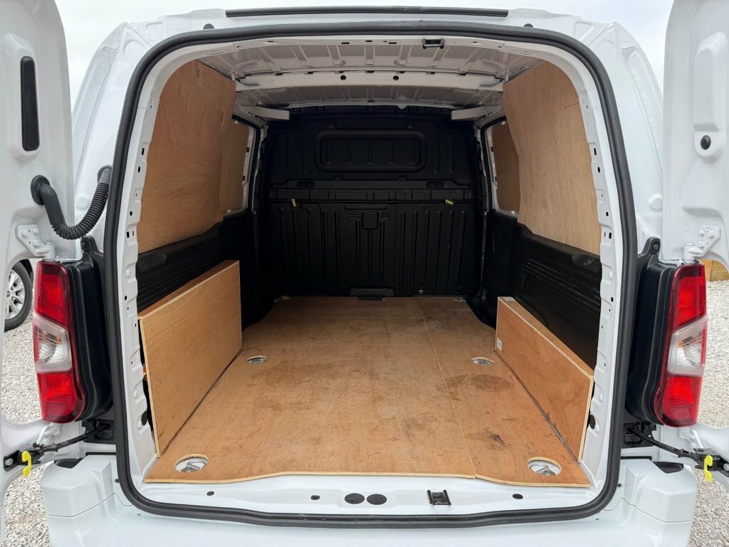 Peugeot Partner 950 1.5 Bluehdi 100 Professional Premium Van White #23