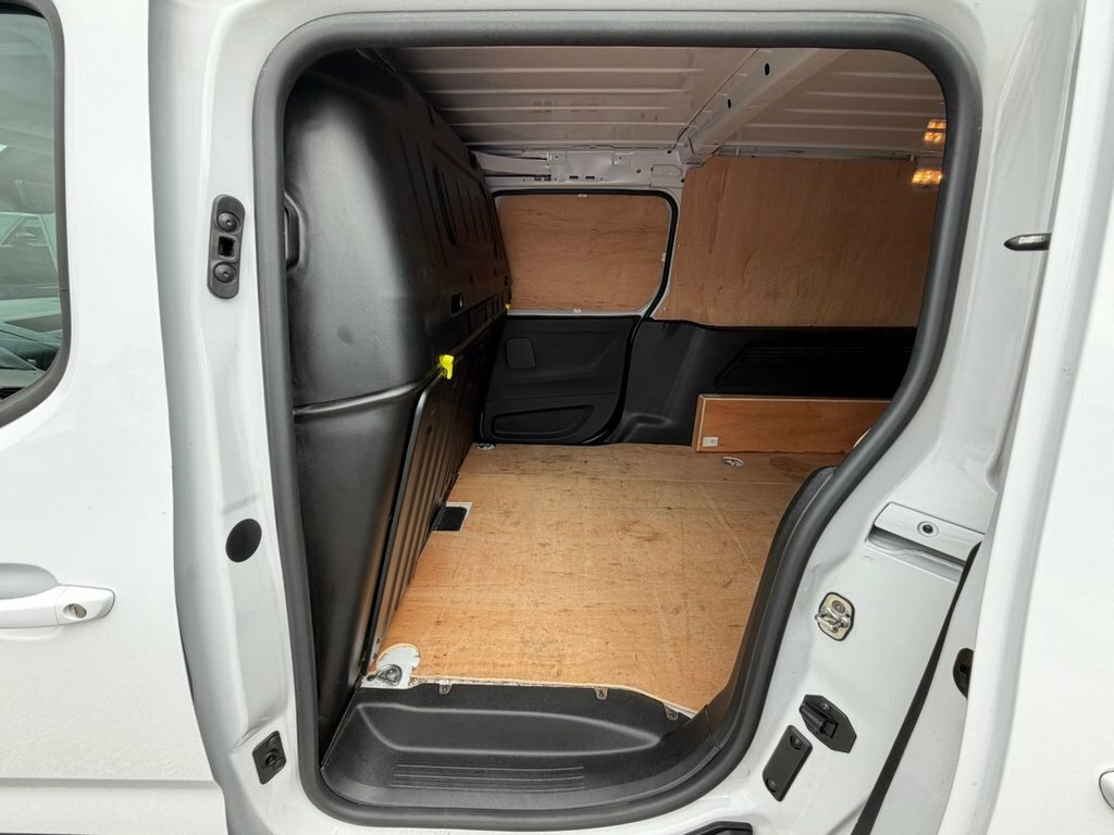 Peugeot Partner 950 1.5 Bluehdi 100 Professional Premium Van White #27