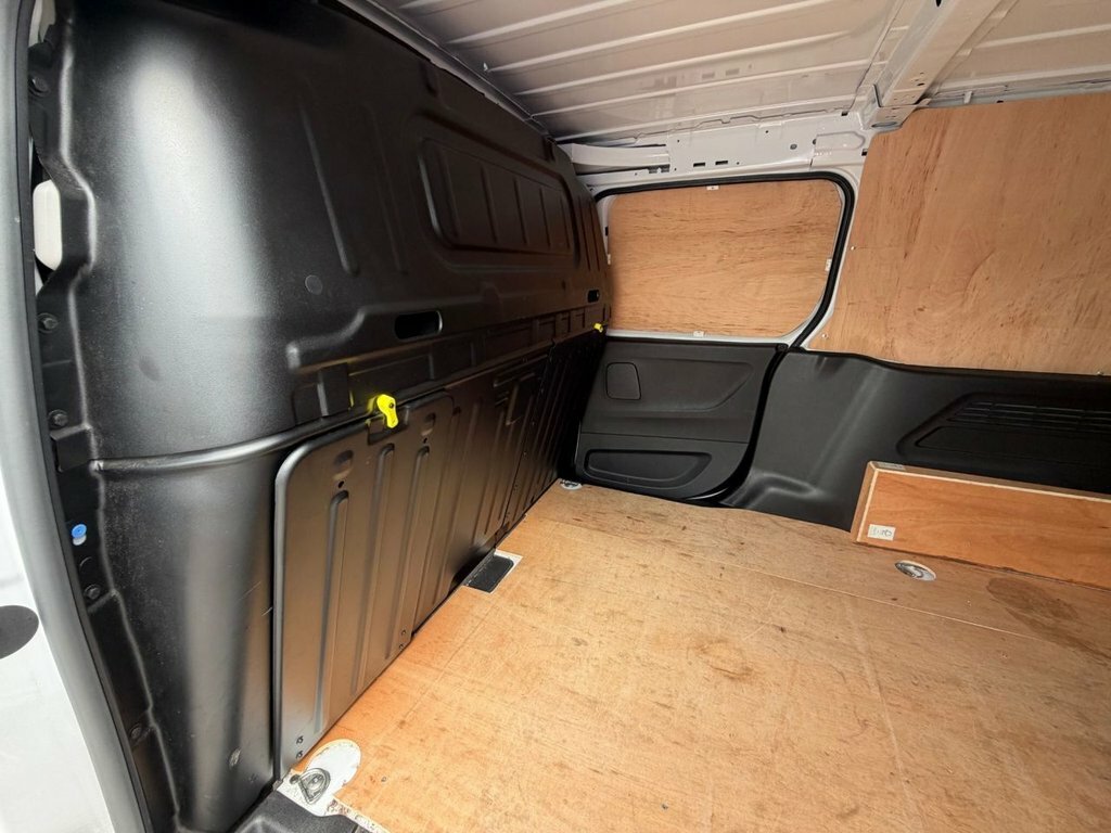 Peugeot Partner 950 1.5 Bluehdi 100 Professional Premium Van White #26