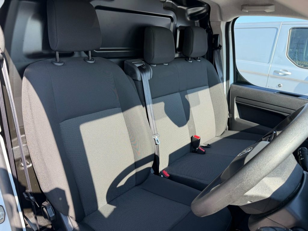 Vauxhall Vivaro 1.5L Pro 6Dr White #20
