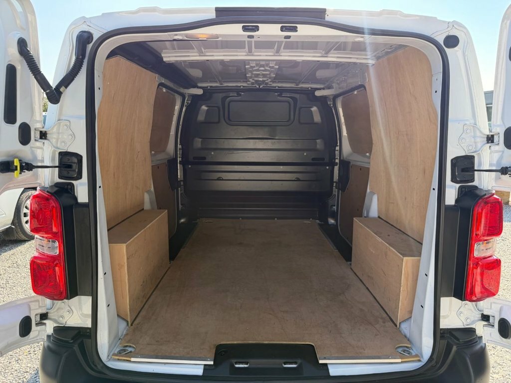Vauxhall Vivaro 1.5L Pro 6Dr White #21