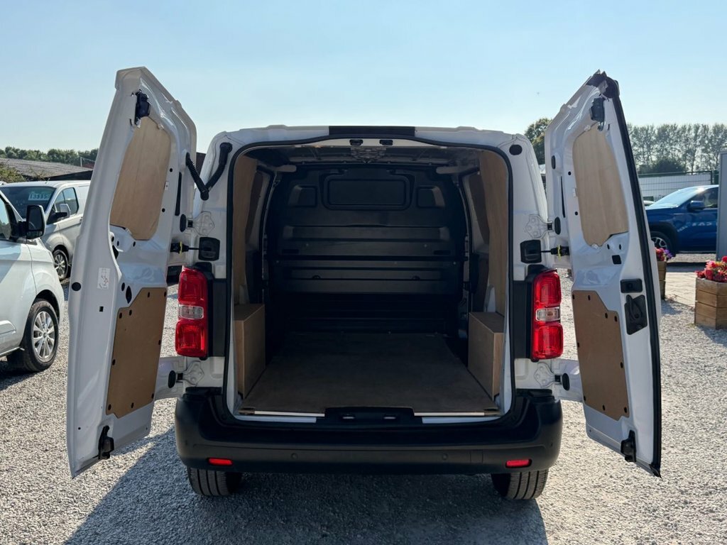 Vauxhall Vivaro 1.5L Pro 6Dr White #22