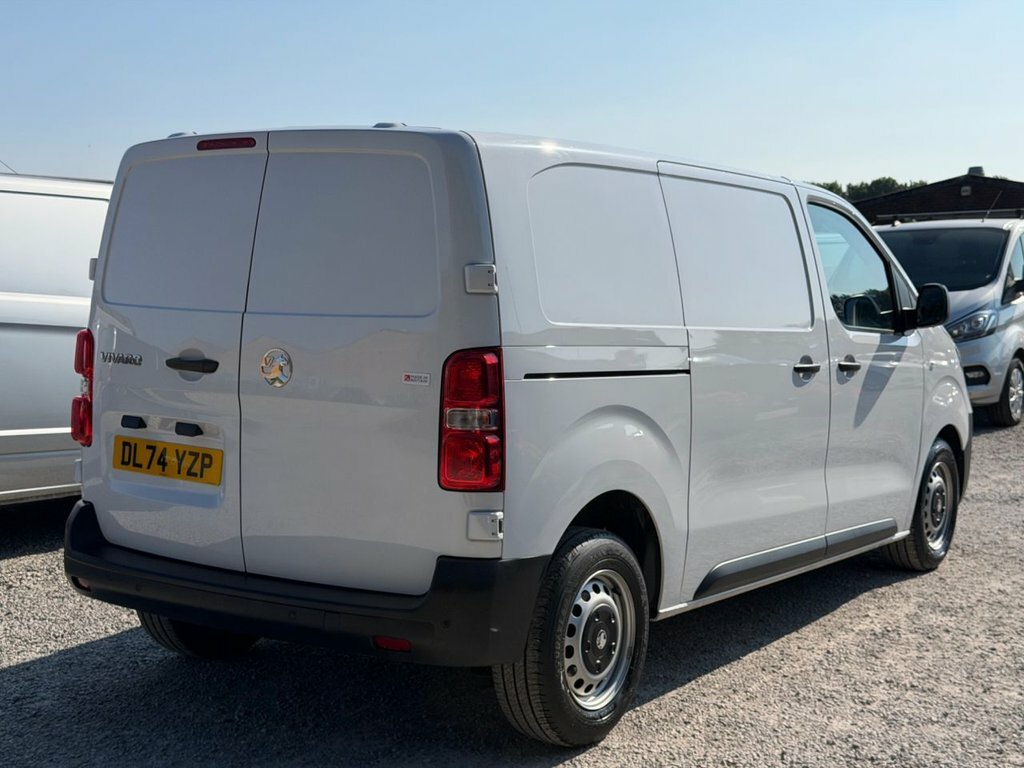 Vauxhall Vivaro 1.5L Pro 6Dr White #11