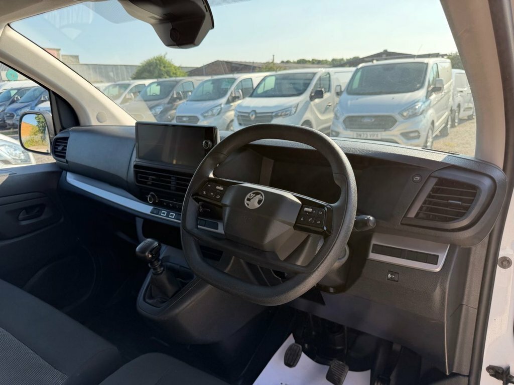 Vauxhall Vivaro 1.5L Pro 6Dr White #16