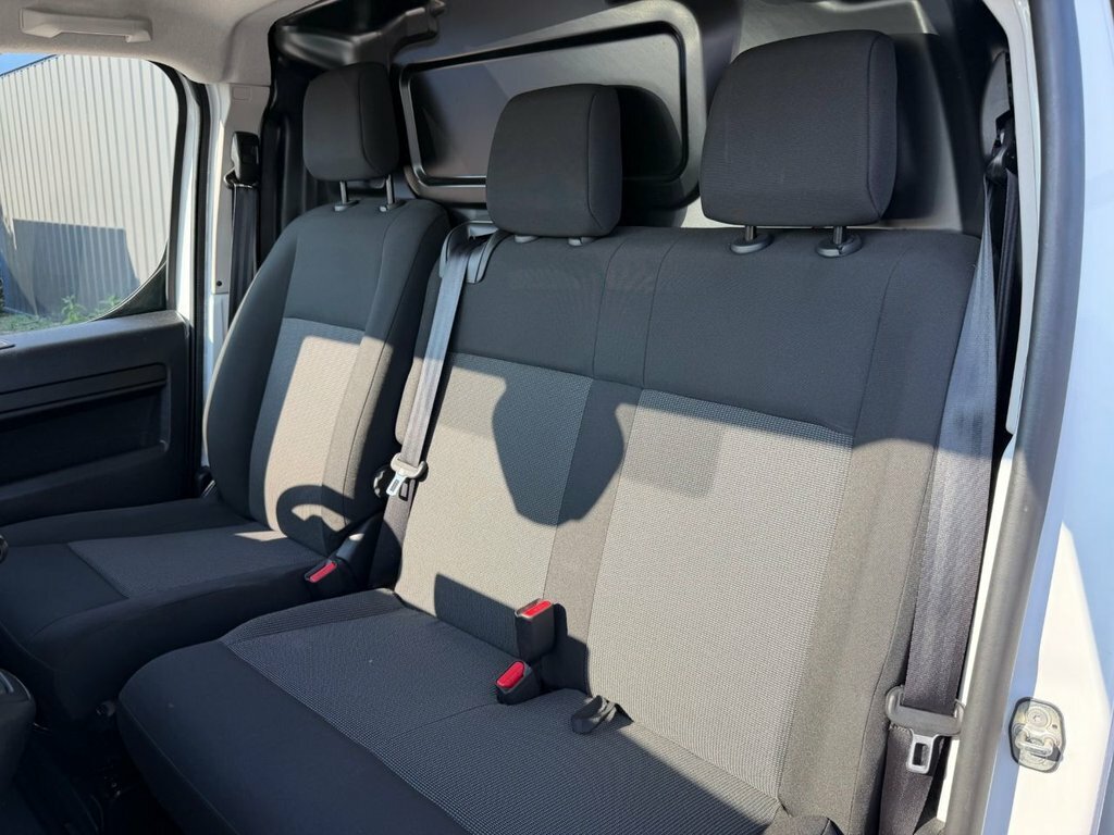 Vauxhall Vivaro 1.5L Pro 6Dr White #32