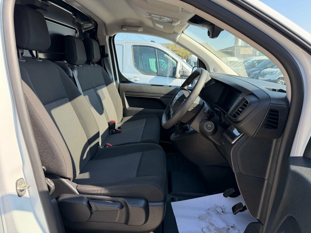 Vauxhall Vivaro 1.5L Pro 6Dr White #15