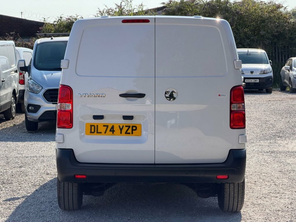 Vauxhall Vivaro 1.5L Pro 6Dr White #9