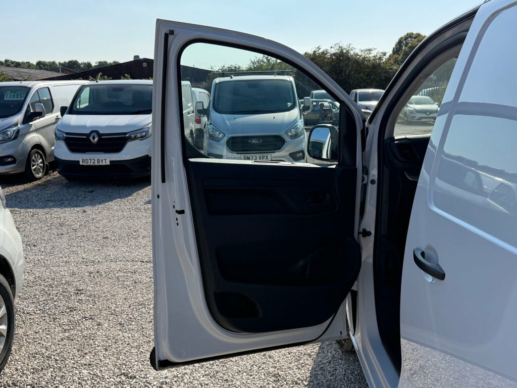 Vauxhall Vivaro 1.5L Pro 6Dr White #29