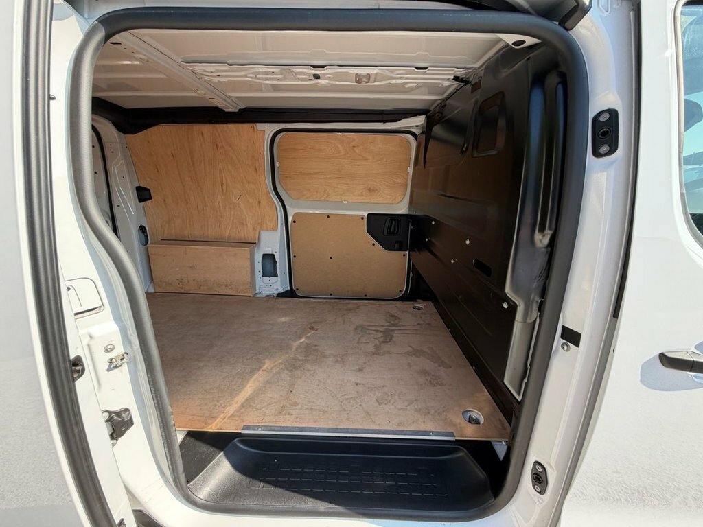 Vauxhall Vivaro 1.5L Pro 6Dr White #18