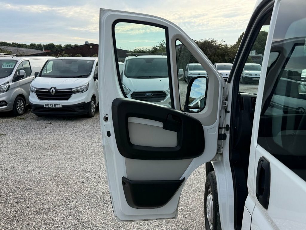 Citroen Relay Combi Crew 2.0 Bluehdi 35 Enterprise Black #26
