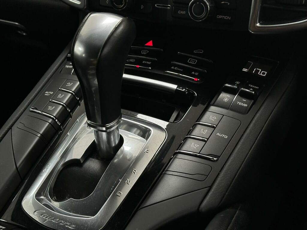 Porsche Cayenne 3.0 D V6 Tiptronic 245 Bhp White #28