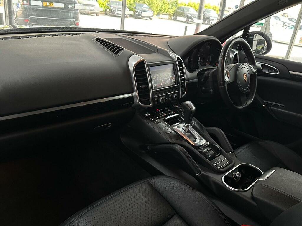 Porsche Cayenne 3.0 D V6 Tiptronic 245 Bhp White #37
