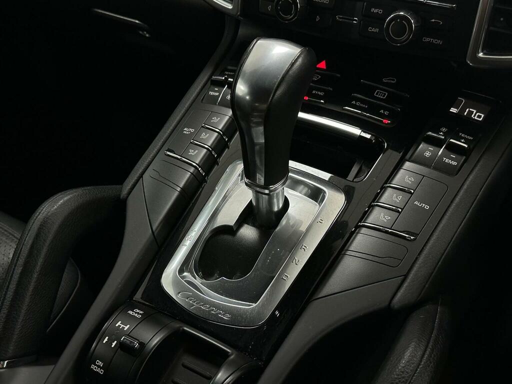 Porsche Cayenne 3.0 D V6 Tiptronic 245 Bhp White #24