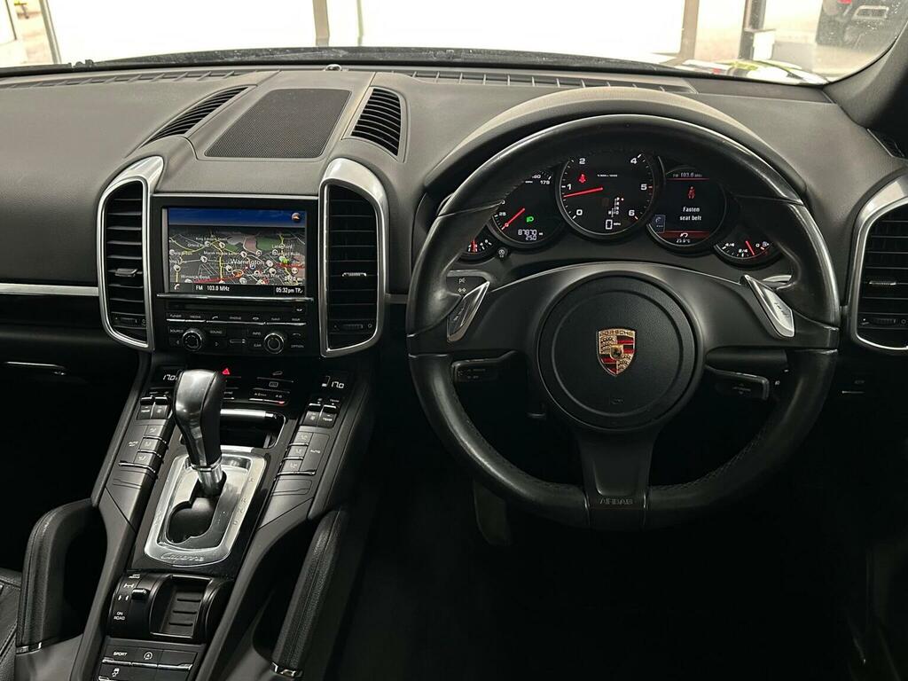 Porsche Cayenne 3.0 D V6 Tiptronic 245 Bhp White #18