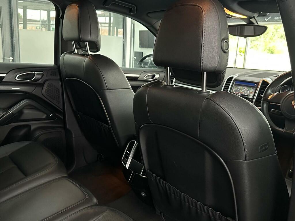 Porsche Cayenne 3.0 D V6 Tiptronic 245 Bhp White #31