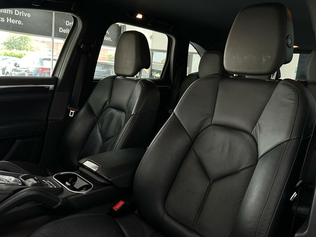 Porsche Cayenne 3.0 D V6 Tiptronic 245 Bhp White #39