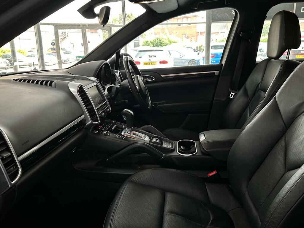 Porsche Cayenne 3.0 D V6 Tiptronic 245 Bhp White #38