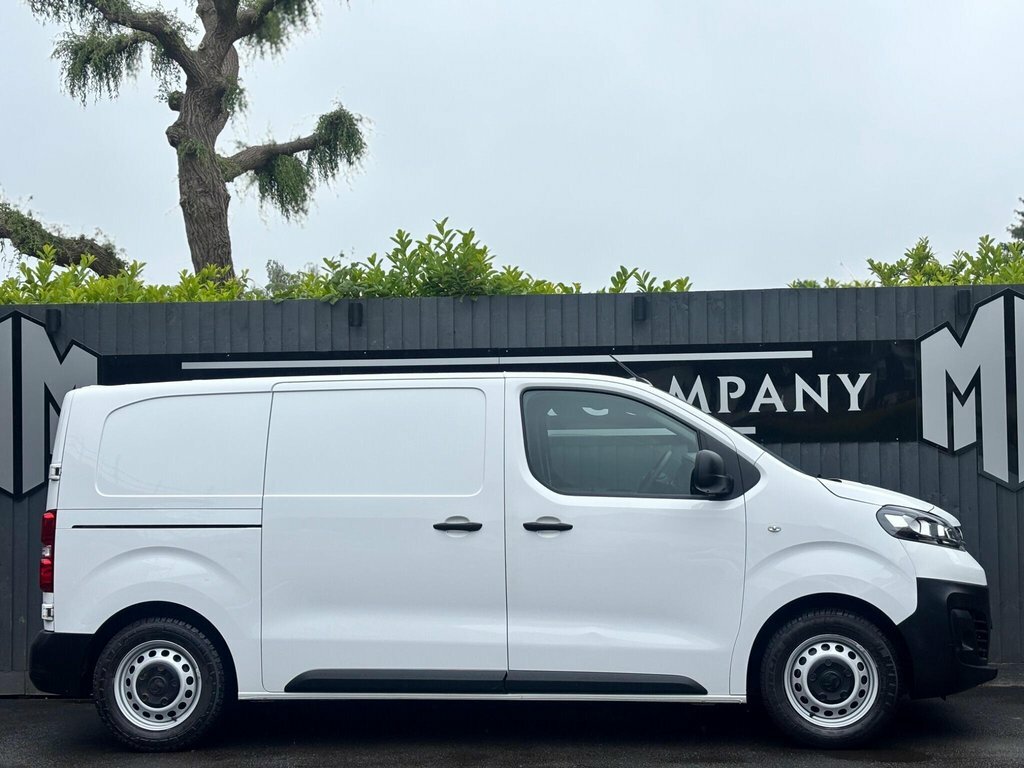 Vauxhall Vivaro For Sale In Caldicot WM71KFK White #2