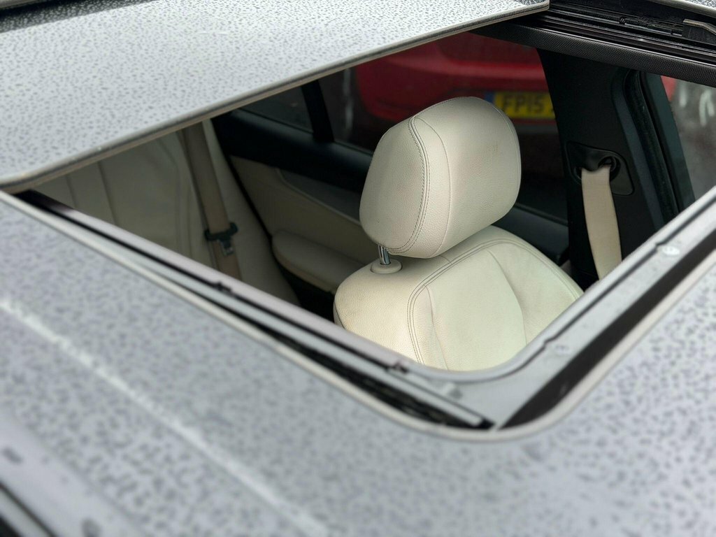 BMW X5 Estate White #16
