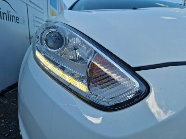 Ford Fiesta 1.0T Ecoboost Zetec Euro 6 S S SA66DSV White #3
