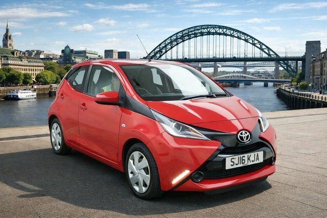 Toyota Aygo 1.0 Vvt-i X-play Euro 6 Red