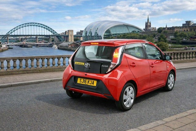Toyota Aygo 1.0 Vvt-i X-play Euro 6 Red #2