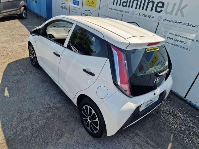 Toyota Aygo 1.0 Vvt-i X Euro 5 Euro 5 White #4
