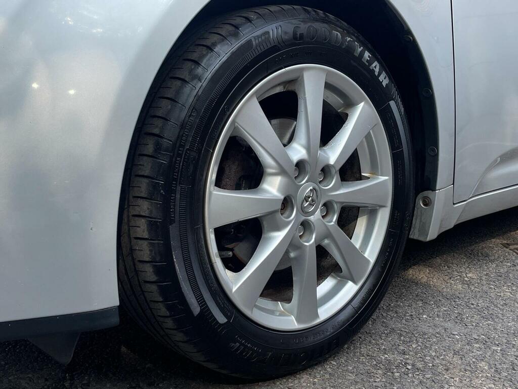 Toyota Avensis 2.2 D Silver #10