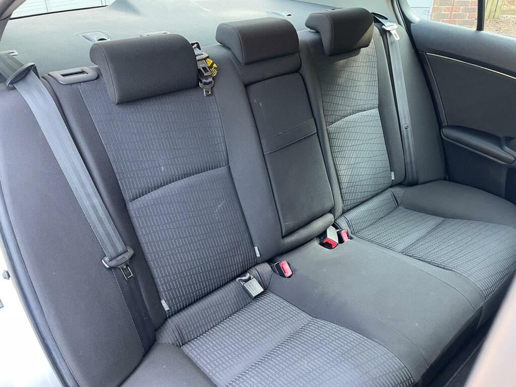 Toyota Avensis 2.2 D Silver #15