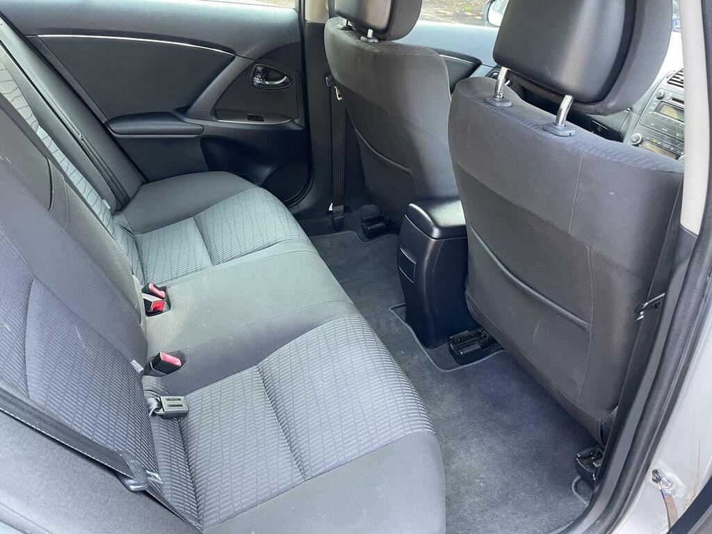 Toyota Avensis 2.2 D Silver #13