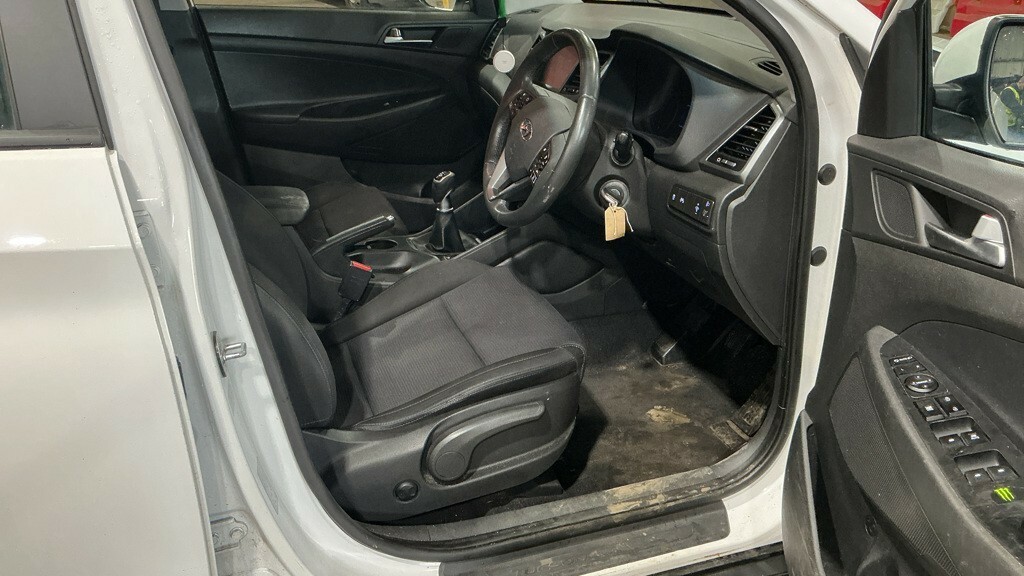 Hyundai Tucson 2L Premium White #2