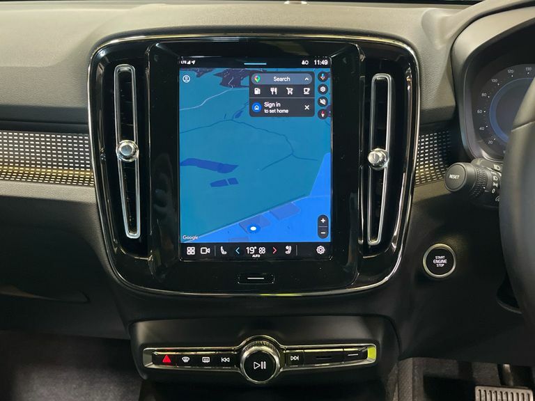 Volvo XC40 2.0 B3p Plus Dark Grey #4