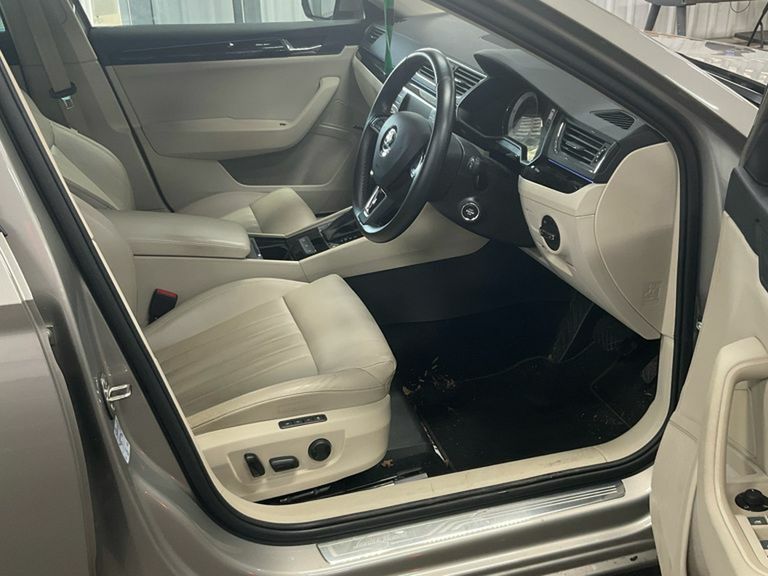 Skoda Superb 2.0 Tdi Cr 190 Laurin Klement Dsg Beige #2