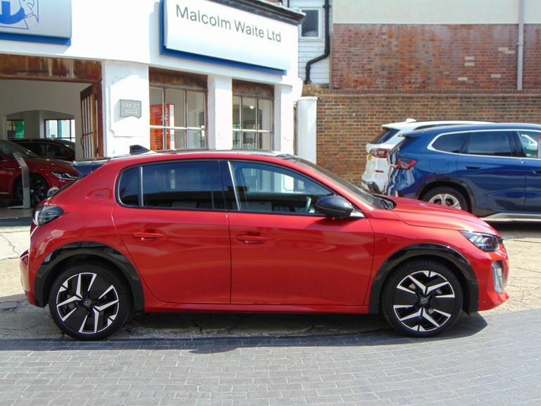 Peugeot 208 1.2 Hybrid 136 Gt E-dsc6 Red #2