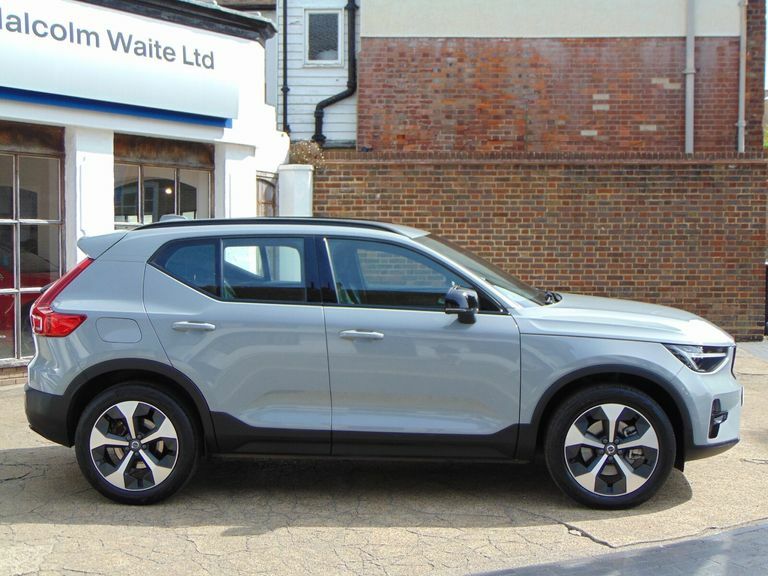 Volvo XC40 2.0 B3p Plus Dark Grey #2