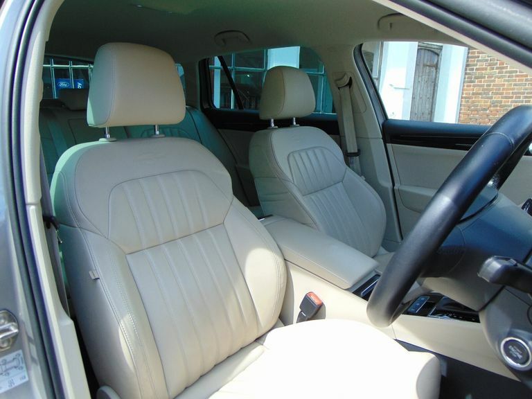 Skoda Superb 2.0 Tdi Cr 190 Laurin Klement Dsg Beige #4