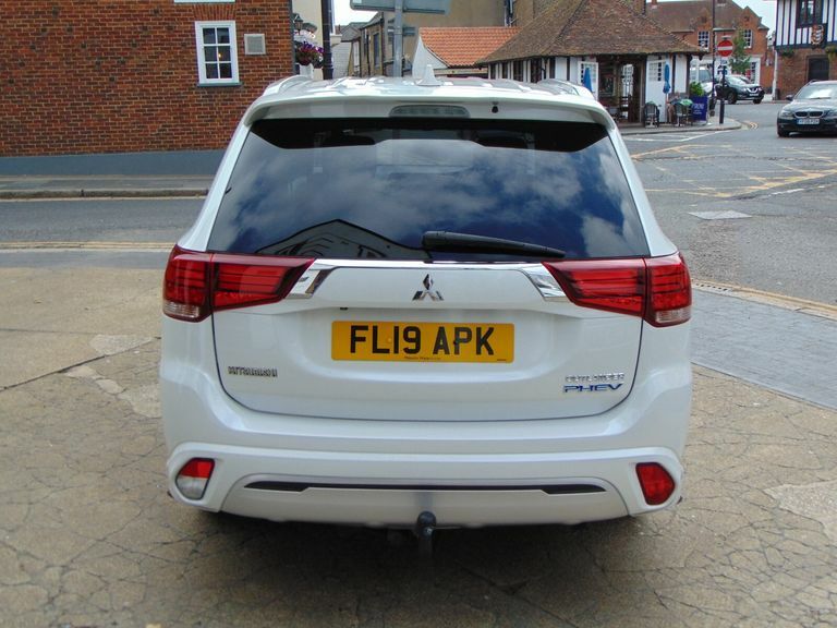 Mitsubishi Outlander Exceed White #10
