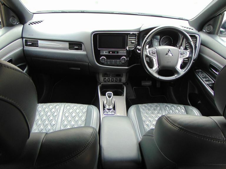 Mitsubishi Outlander Exceed White #14