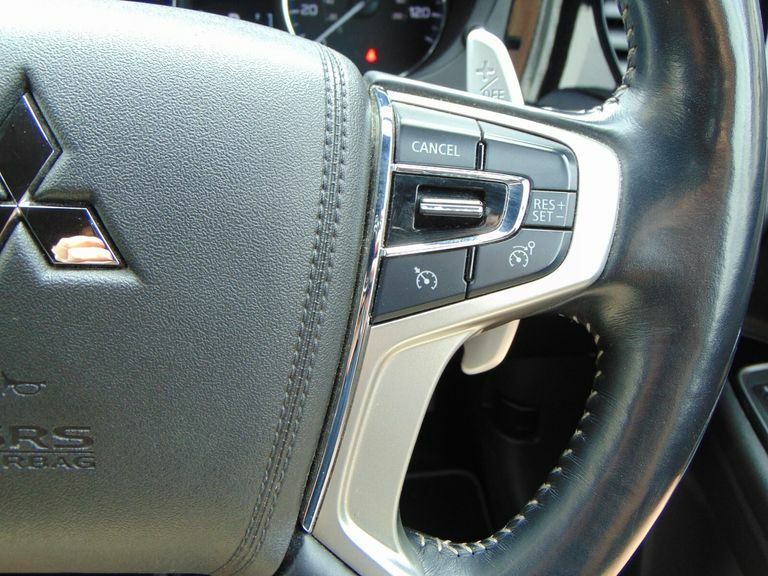 Mitsubishi Outlander Exceed White #30