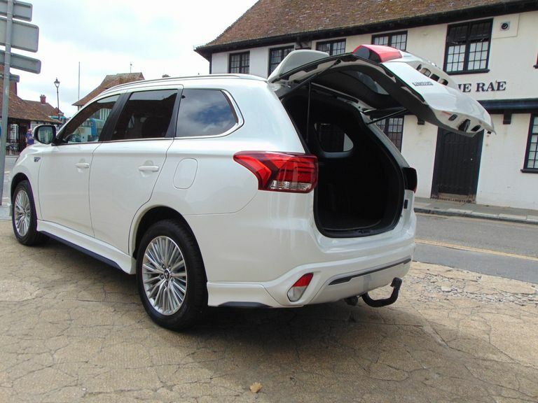Mitsubishi Outlander Exceed White #52